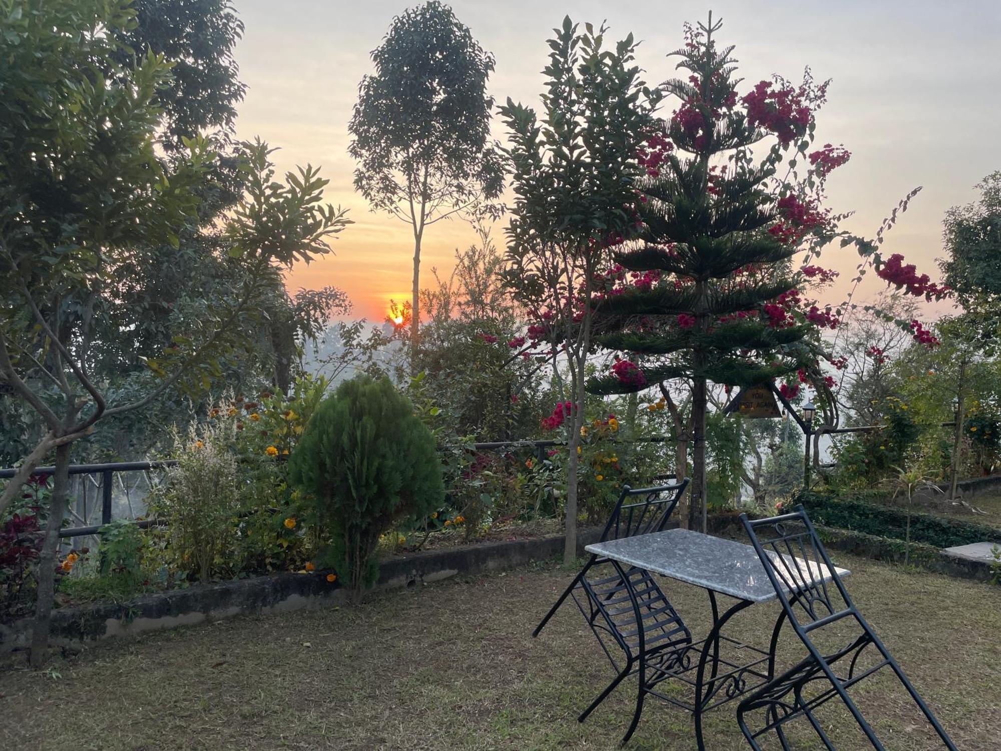 Himalaya Serene View Guest House & Farm Stay Deorāli Buitenkant foto